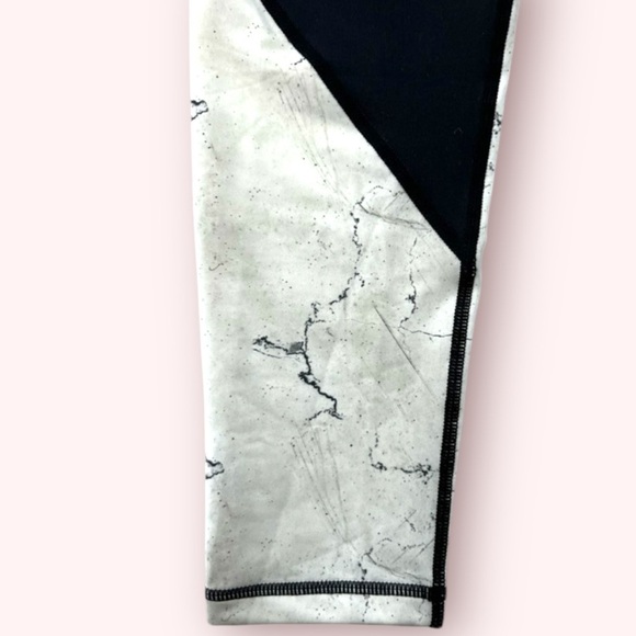 Citta X Kayla Wang Athletic Cropped Leggings Women's Size M Black White Marble - Picture 4 of 9